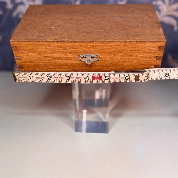 Vintage Estate Wooden Storage Box with Metal Clasp and Dovetailed Edges - Picture 9 of 10